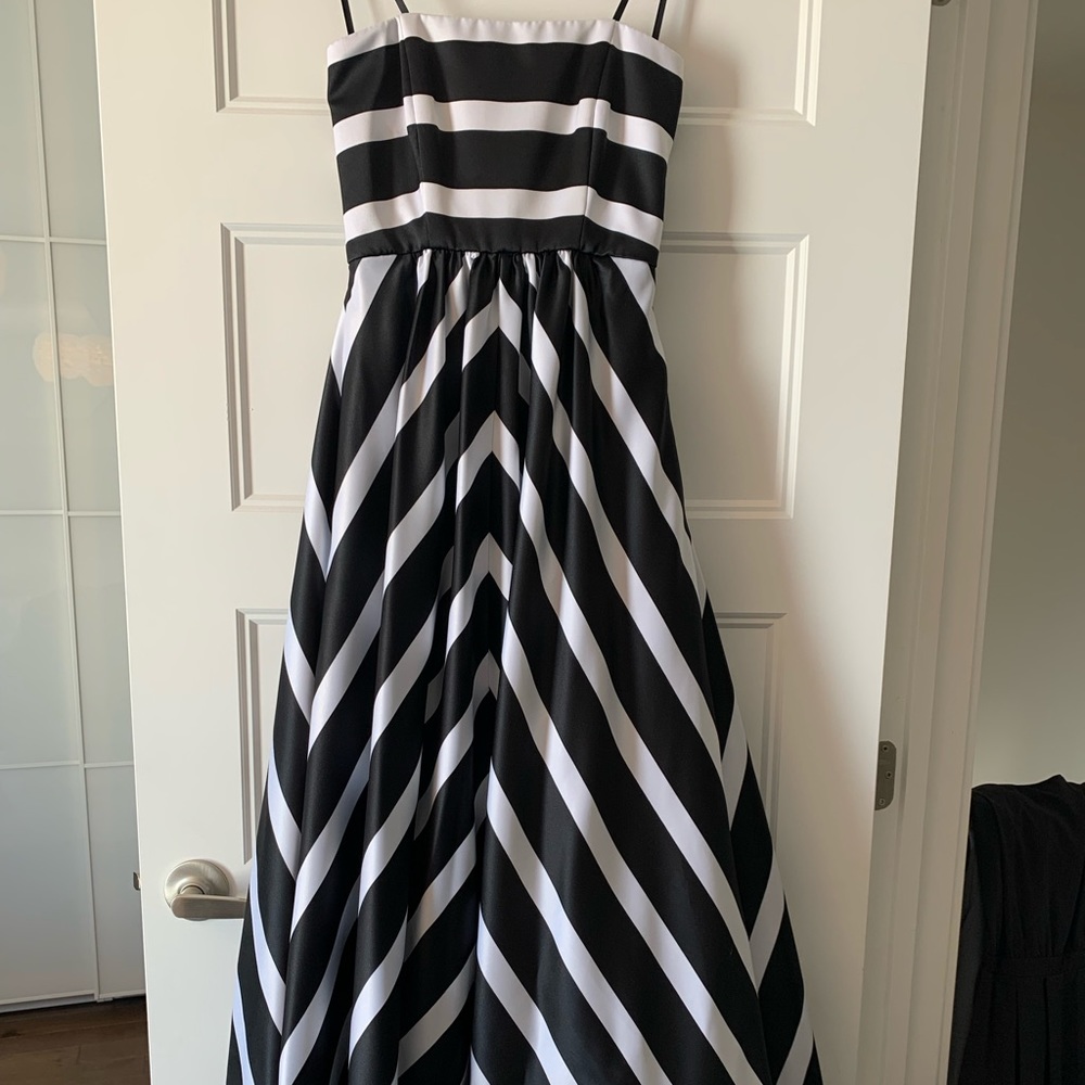 Laura Petites Strapless ball gown NWT sz 0